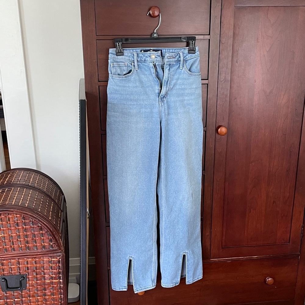Hollister Ultra High Dad Jean, size 0R, gently used